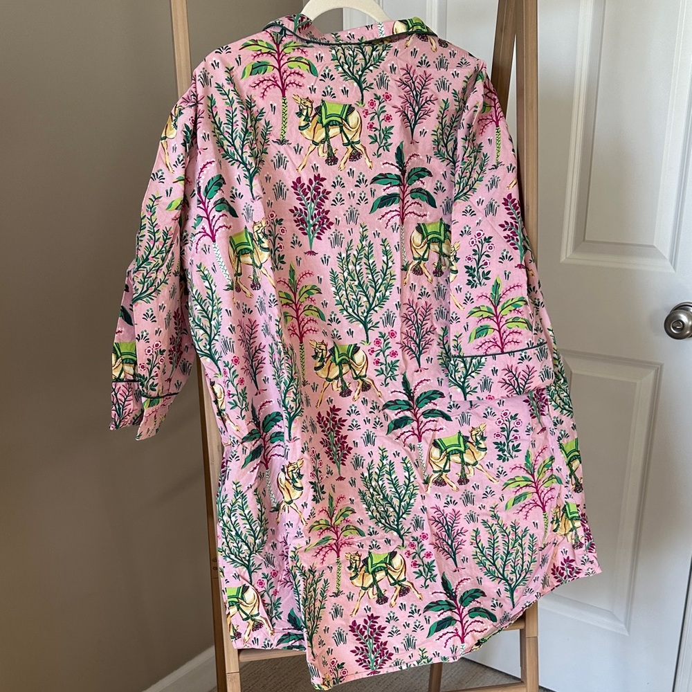Printfresh Camel’s Courtyard Sleep Shirt in Rose - Picture 5 of 5